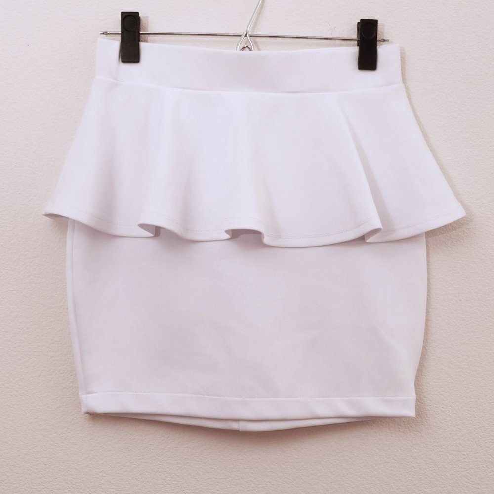 New White Mini Skirt Size S